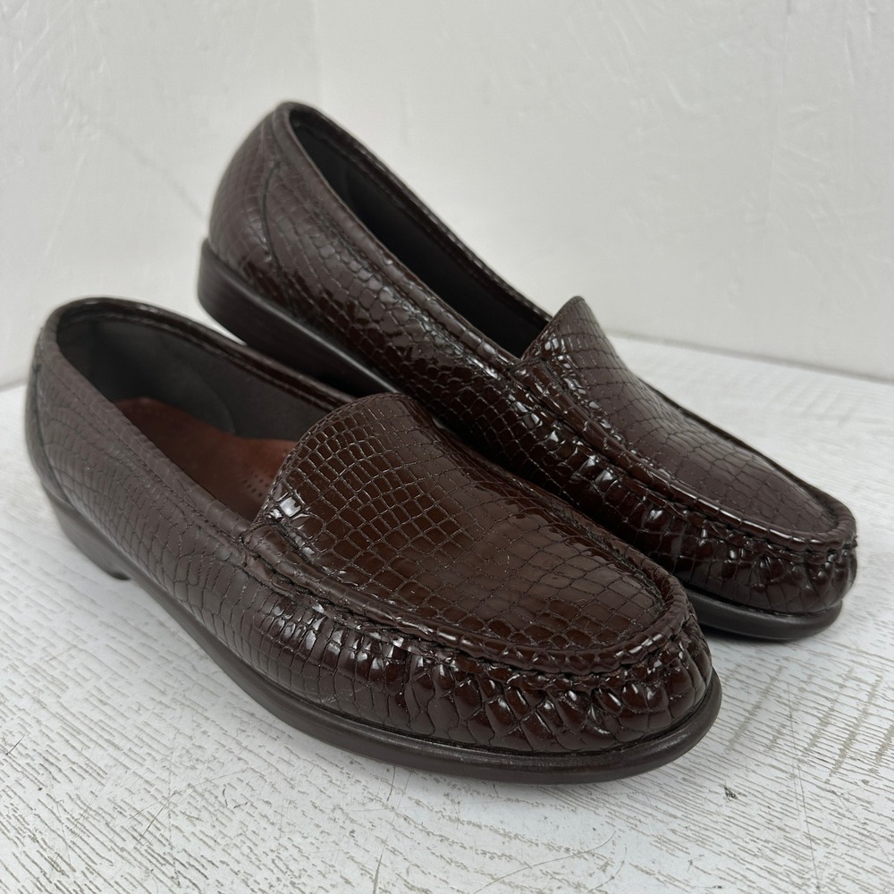SAS Simplify‎ Women's 9 N Loafers Brown Croc Embossed Patent Leather Shoes